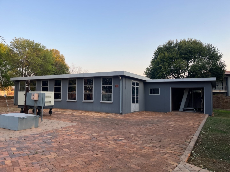 5 Bedroom Property for Sale in Van Der Hoff Park North West